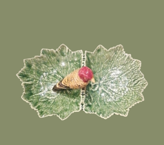 Bordallo Pinheiro greenleave bowl with bird 22 cm.