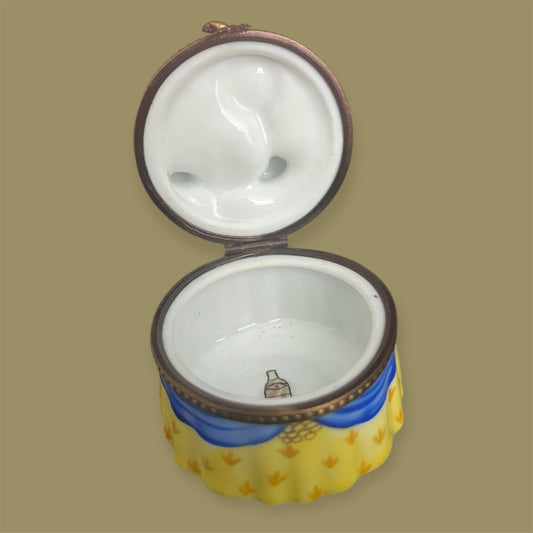 Lovely Limoges trincketbox dressed table