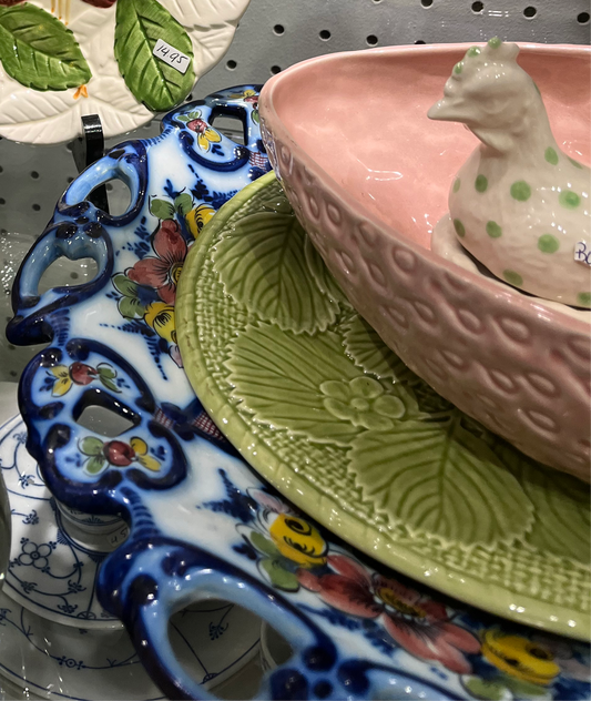 Bordallo Pinheiro pink strawberry serving bowl with green plate - pick up only