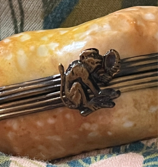 Lovely Limoges Trincketbox peanut