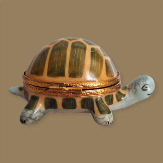 Limoges France trincketbox turtle paint main