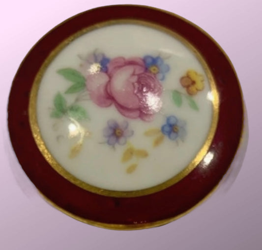Classic trincketbox footed floral decor, Limoges