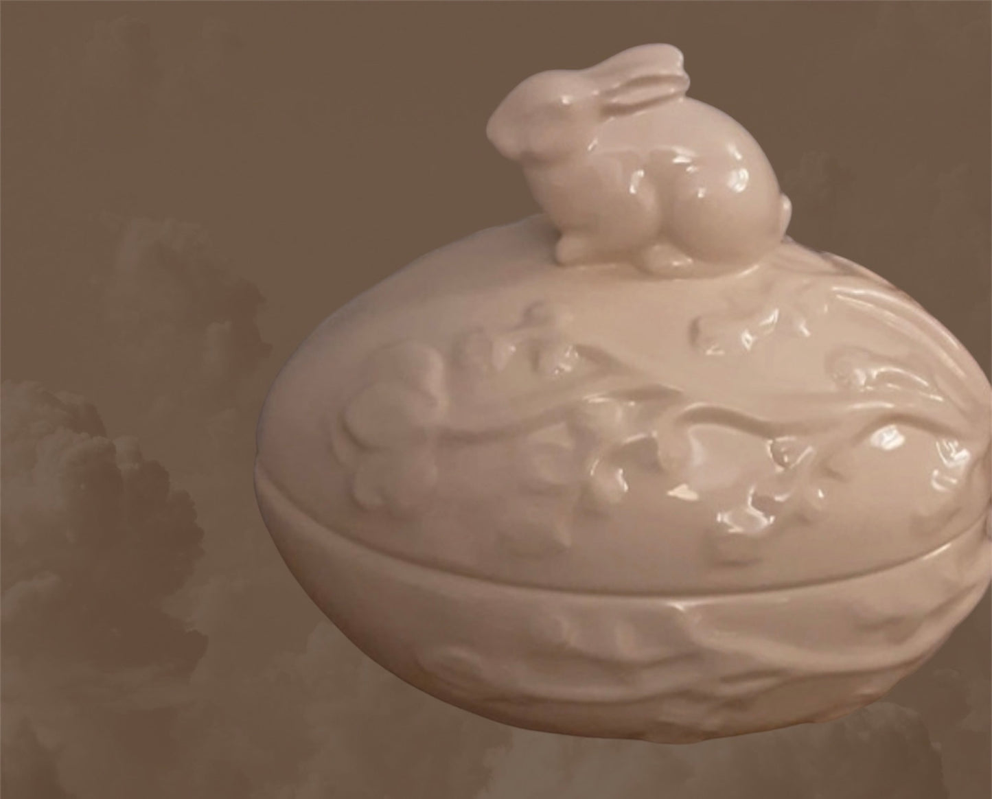 Bordallo Pinheiro big white vintage box egg with rabbit ๐ bunny ๐ฐ