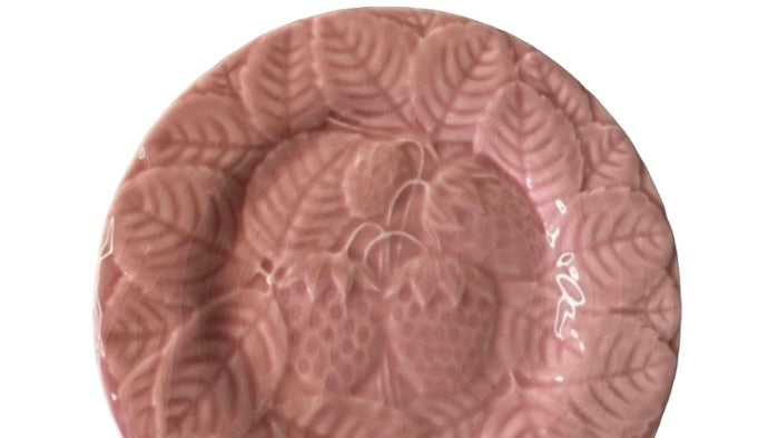 Vintage pink majolica dessert plate Bordallo Pinheiro strawberry ๐