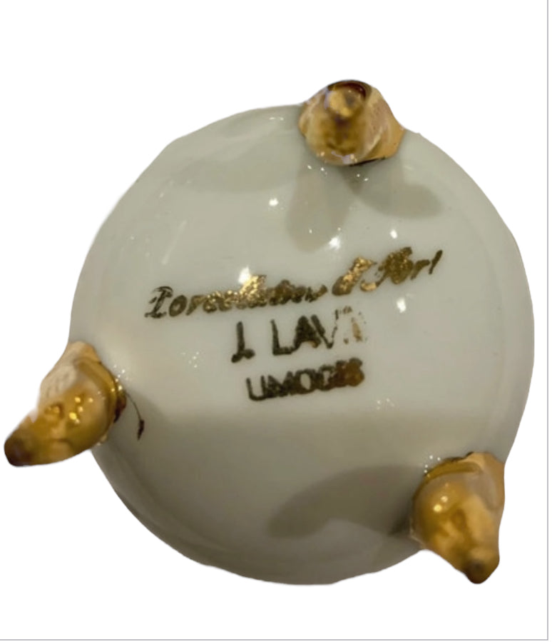 Classic trincketbox footed floral decor, Limoges