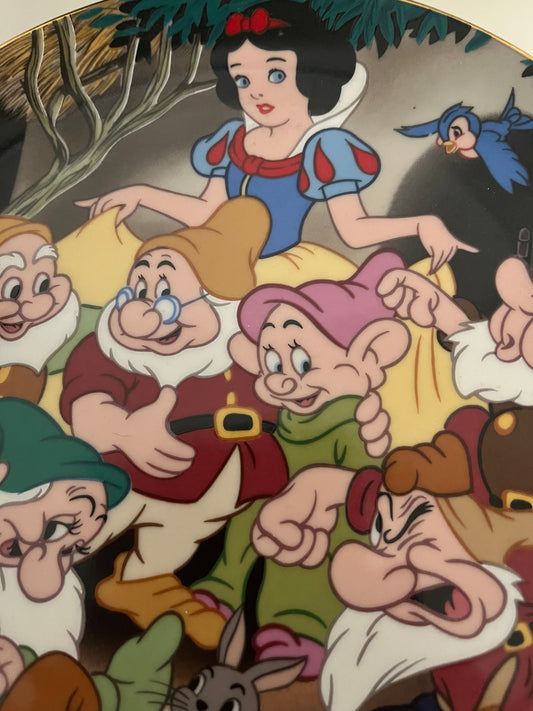 Disney cartoon classics plate snow white seven dwarfs