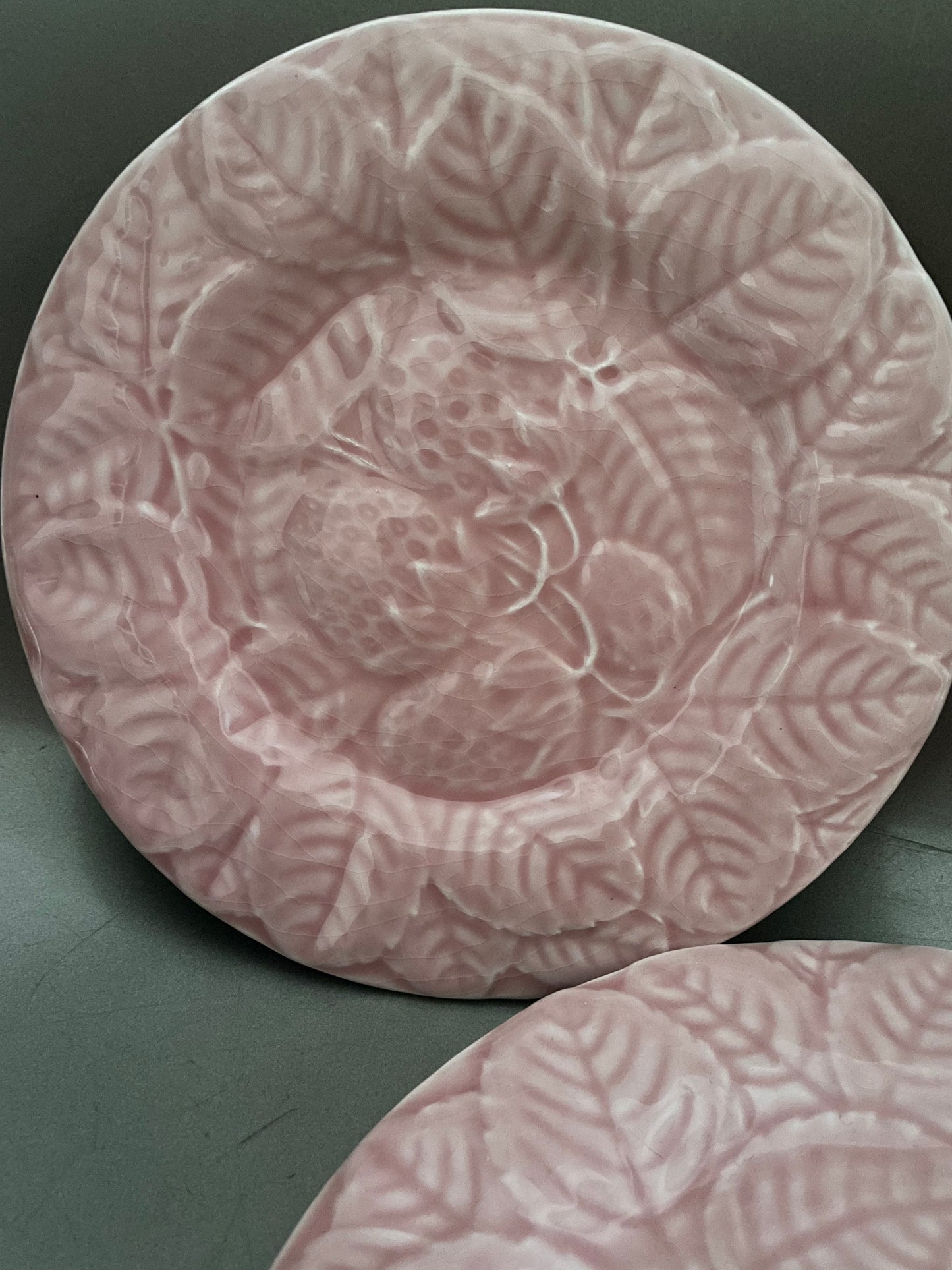 Vintage pink majolica dessert plate Bordallo Pinheiro strawberry ๐