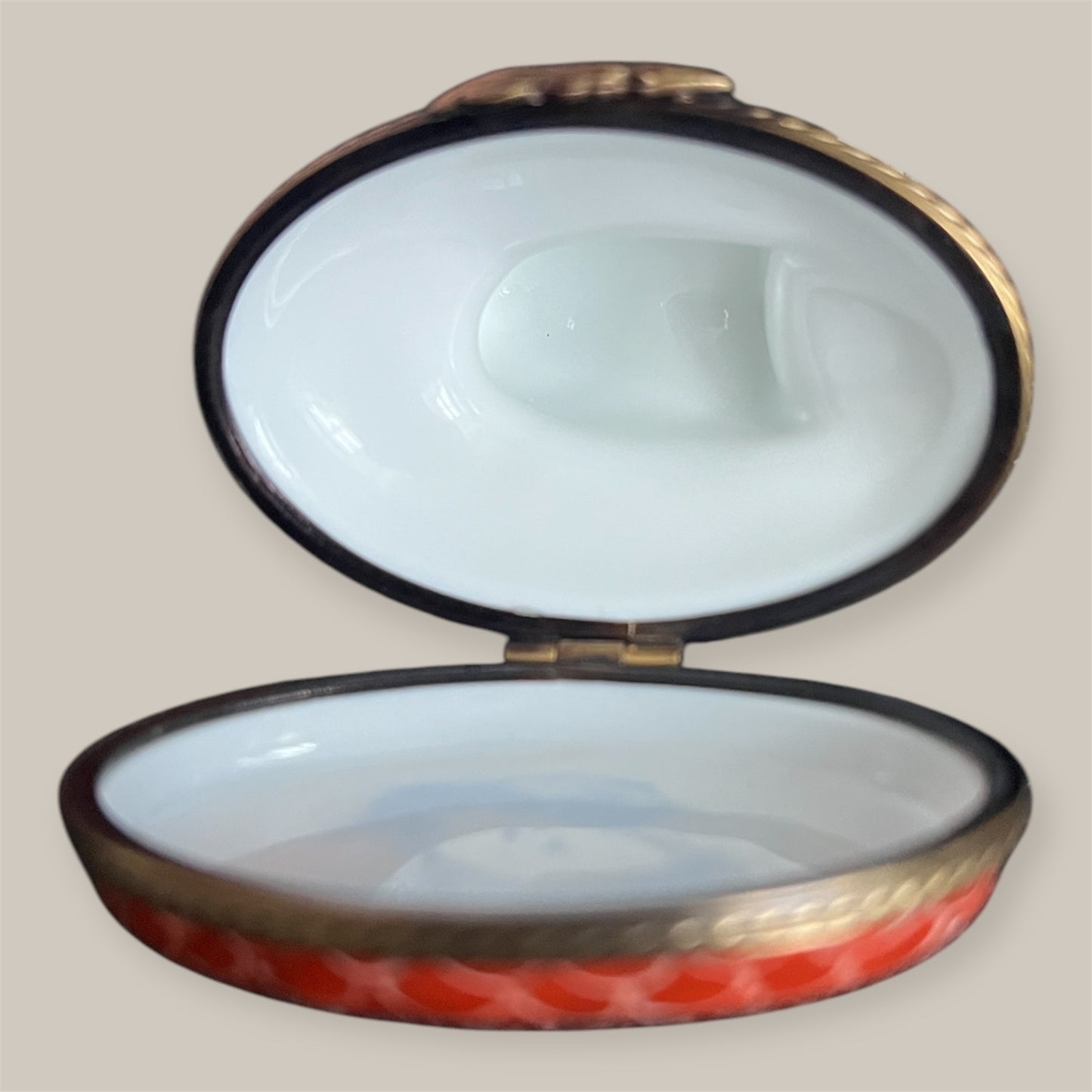 Lovely Limoges oval trincketbox pigeon french handpainted porcelain
