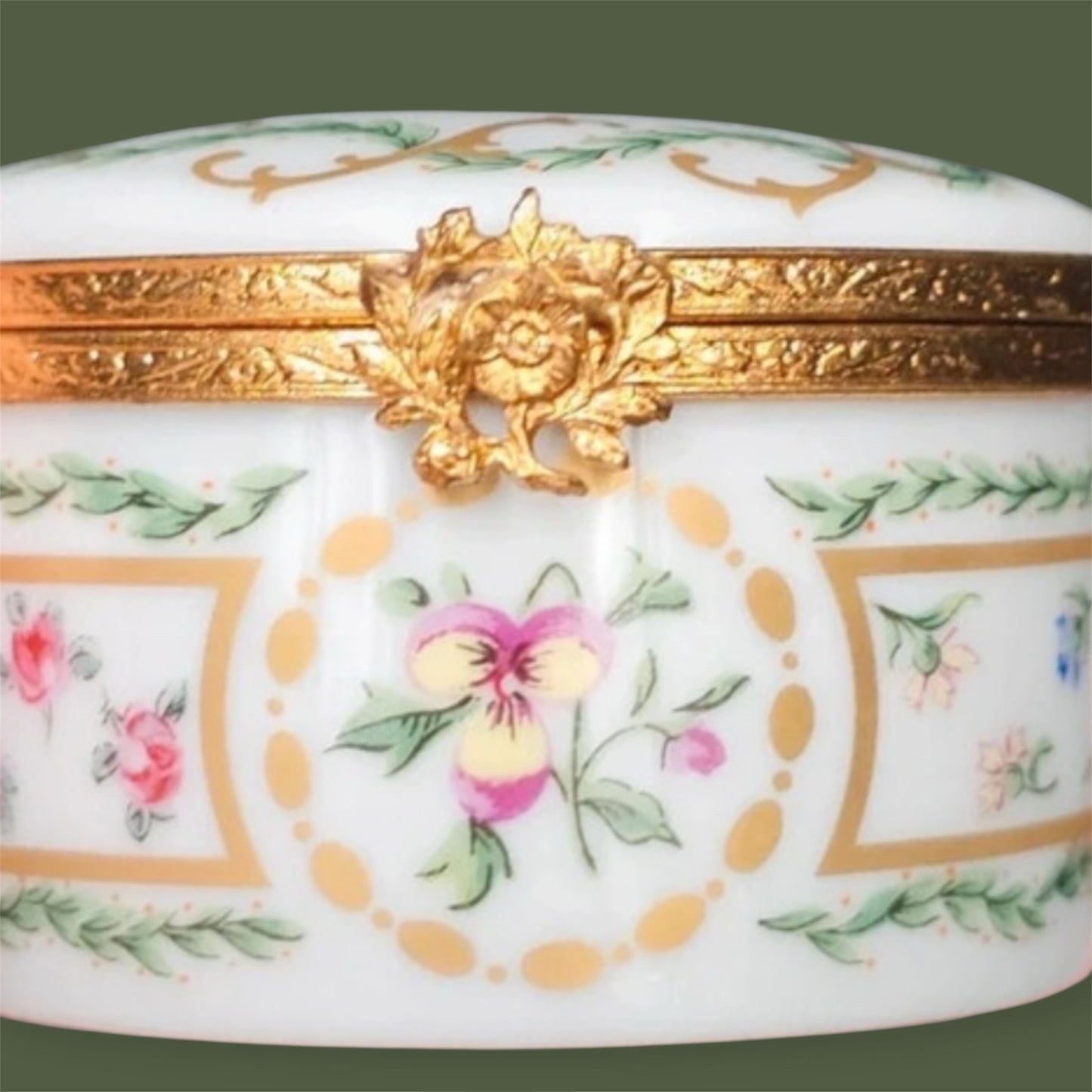 Haviland Limoges France trincketbox Louveciennes