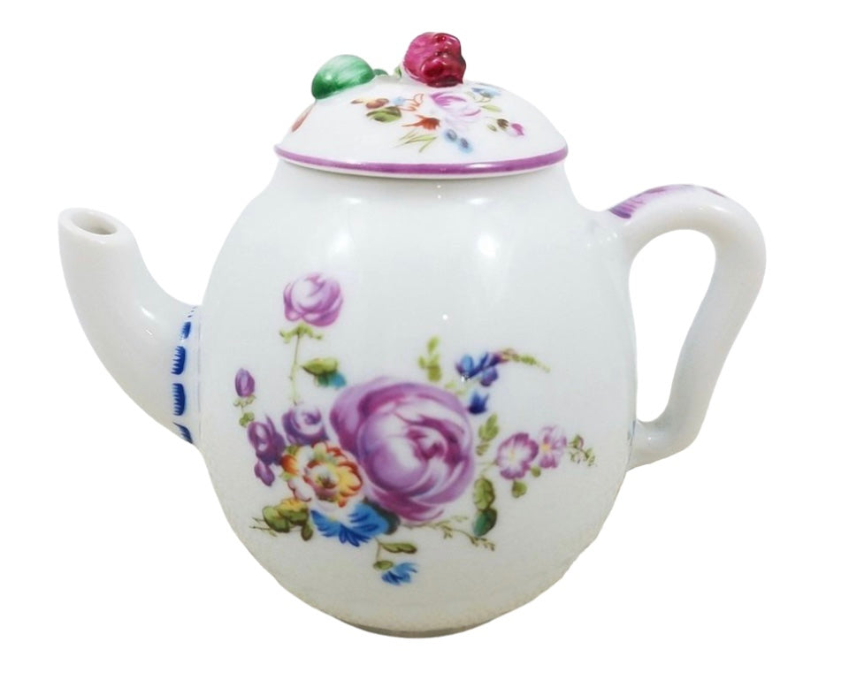 Small teapot Mennecy with certificate by Franklin Mint