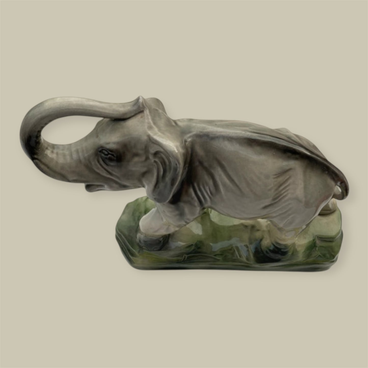 Large elephant figurine statue