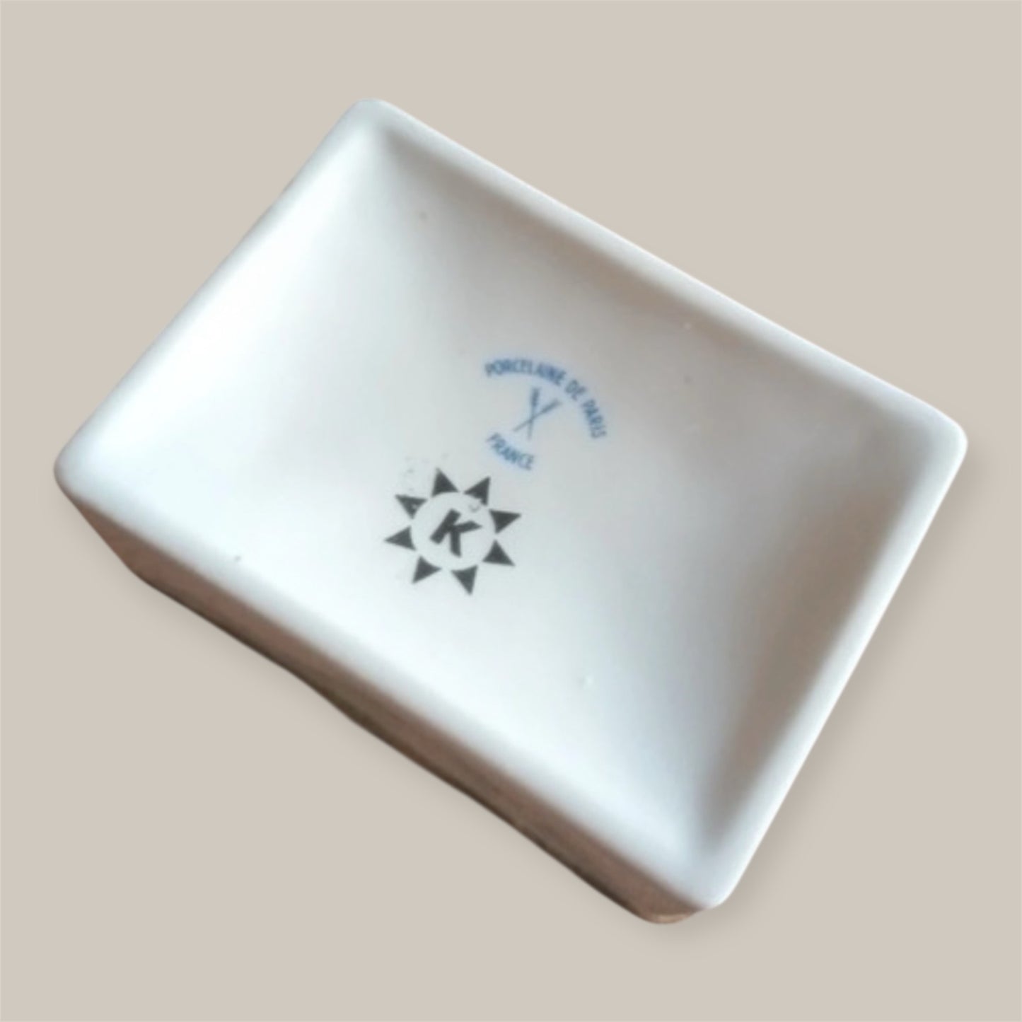 Porcelaine de Paris trincketbox