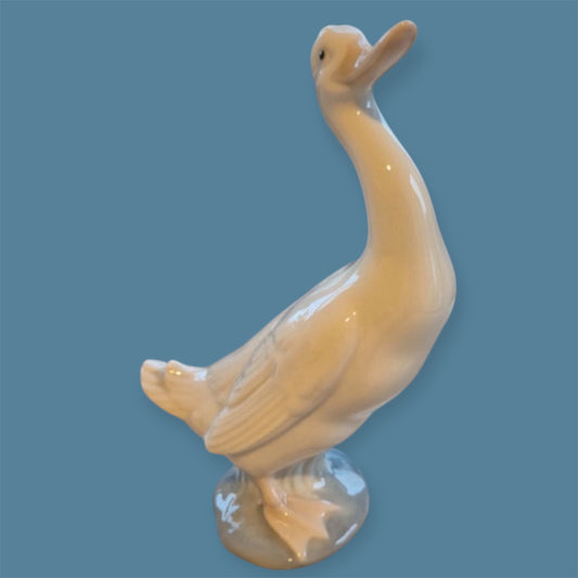 575-0 vintage Spanish porcelain duck 15 cm.