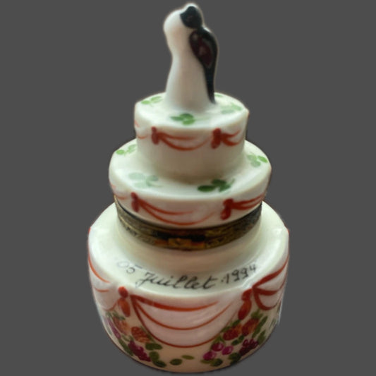 Lovely Trincketbox porcelain Limoges wedding cake
