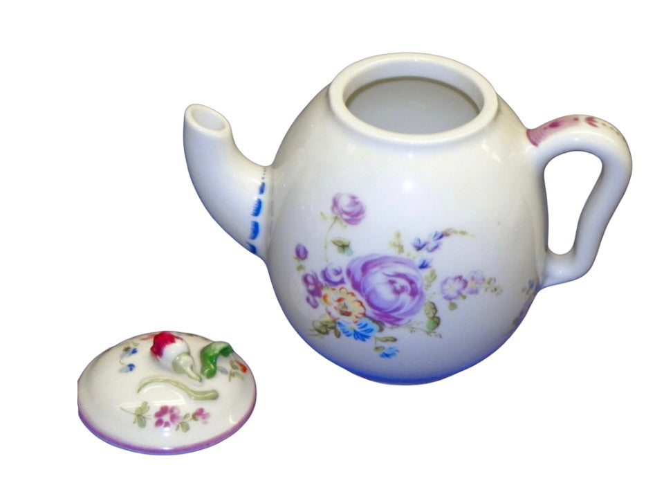 Small teapot Mennecy with certificate by Franklin Mint