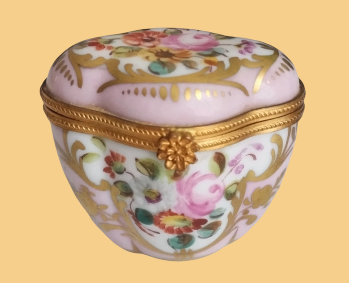 Porcelain floral tricketbox Limoges