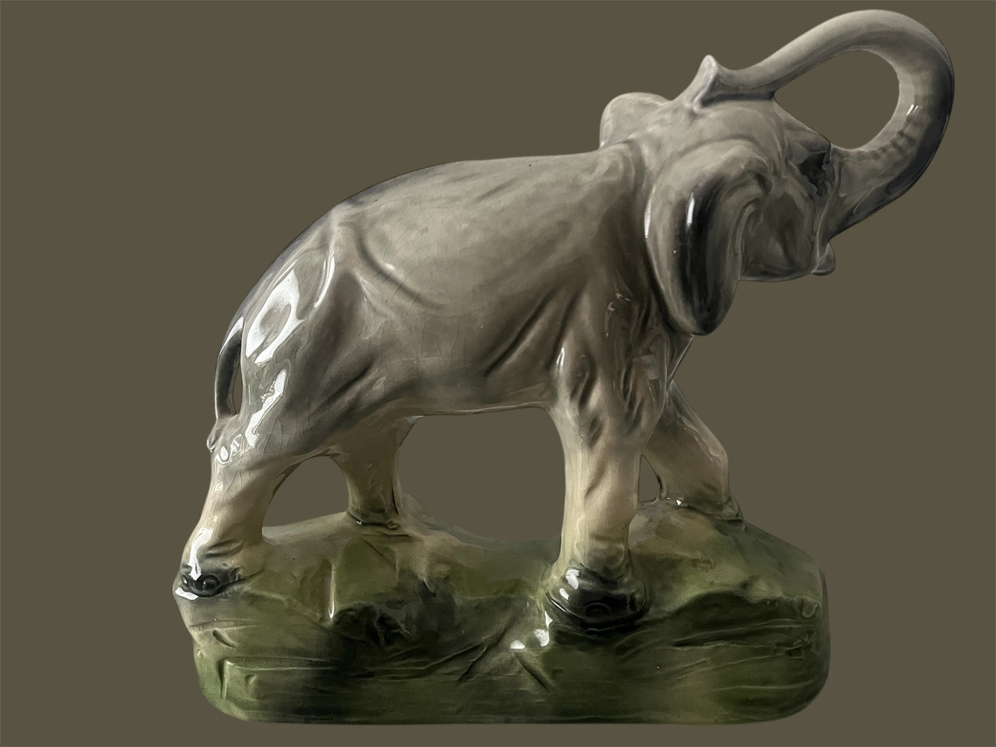 Large elephant figurine statue