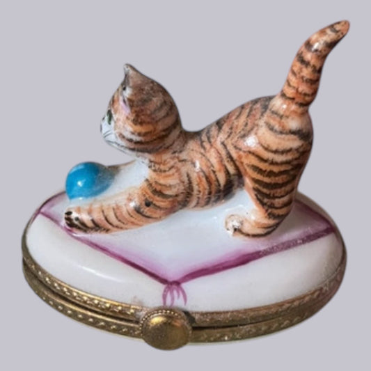 Lovely Limoges trincketbox playing cat
