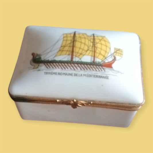 Porcelaine de Paris trincketbox