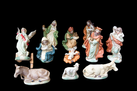 Vintage Christmas 11 figurines