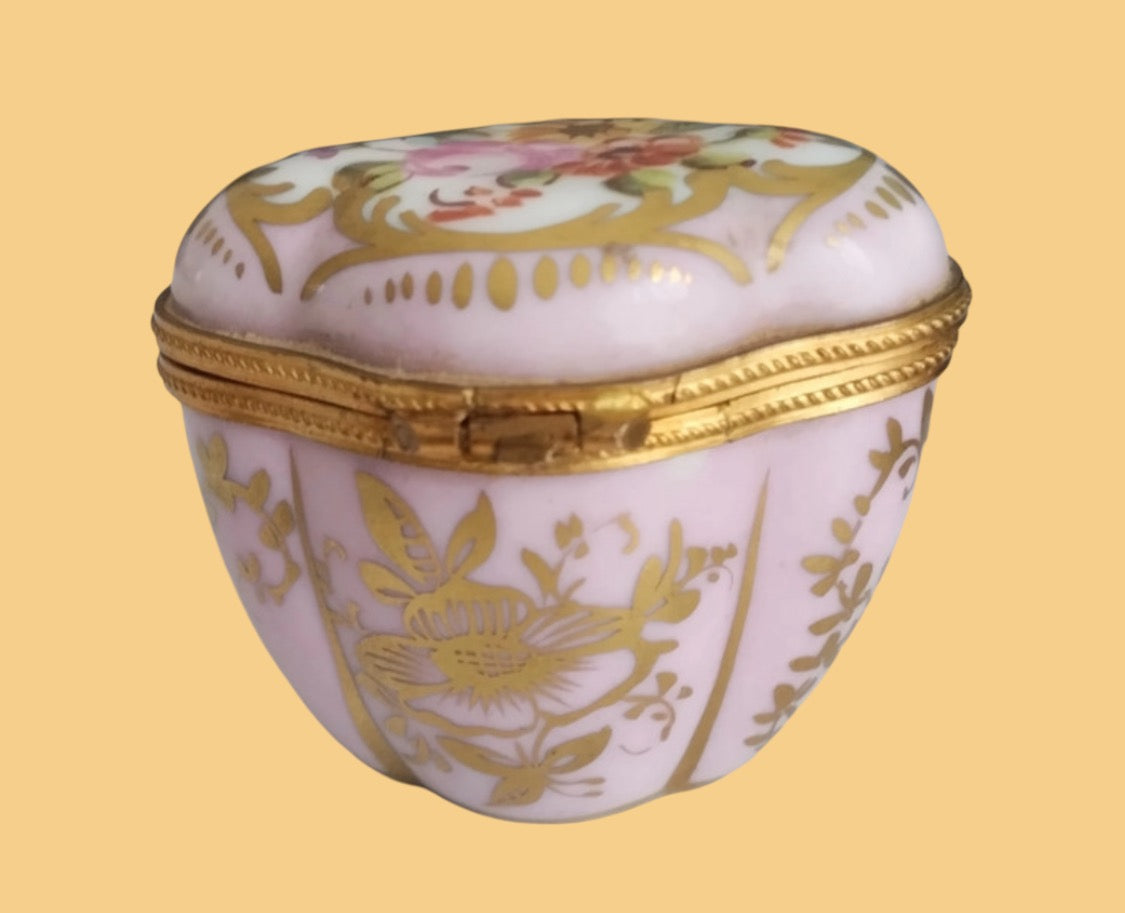 Porcelain floral tricketbox Limoges