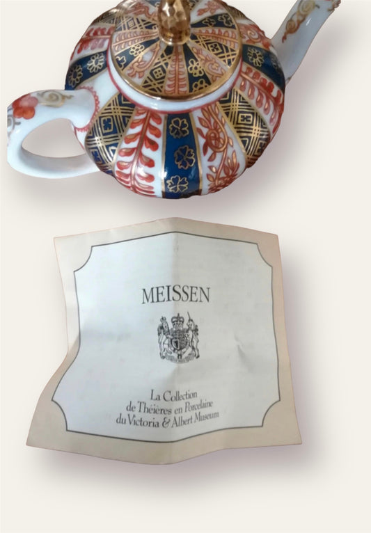 Meissen Small teapot Victoria &  Albert Museum version