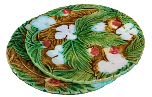 Antique majolica set Strawberry plates Onnaing