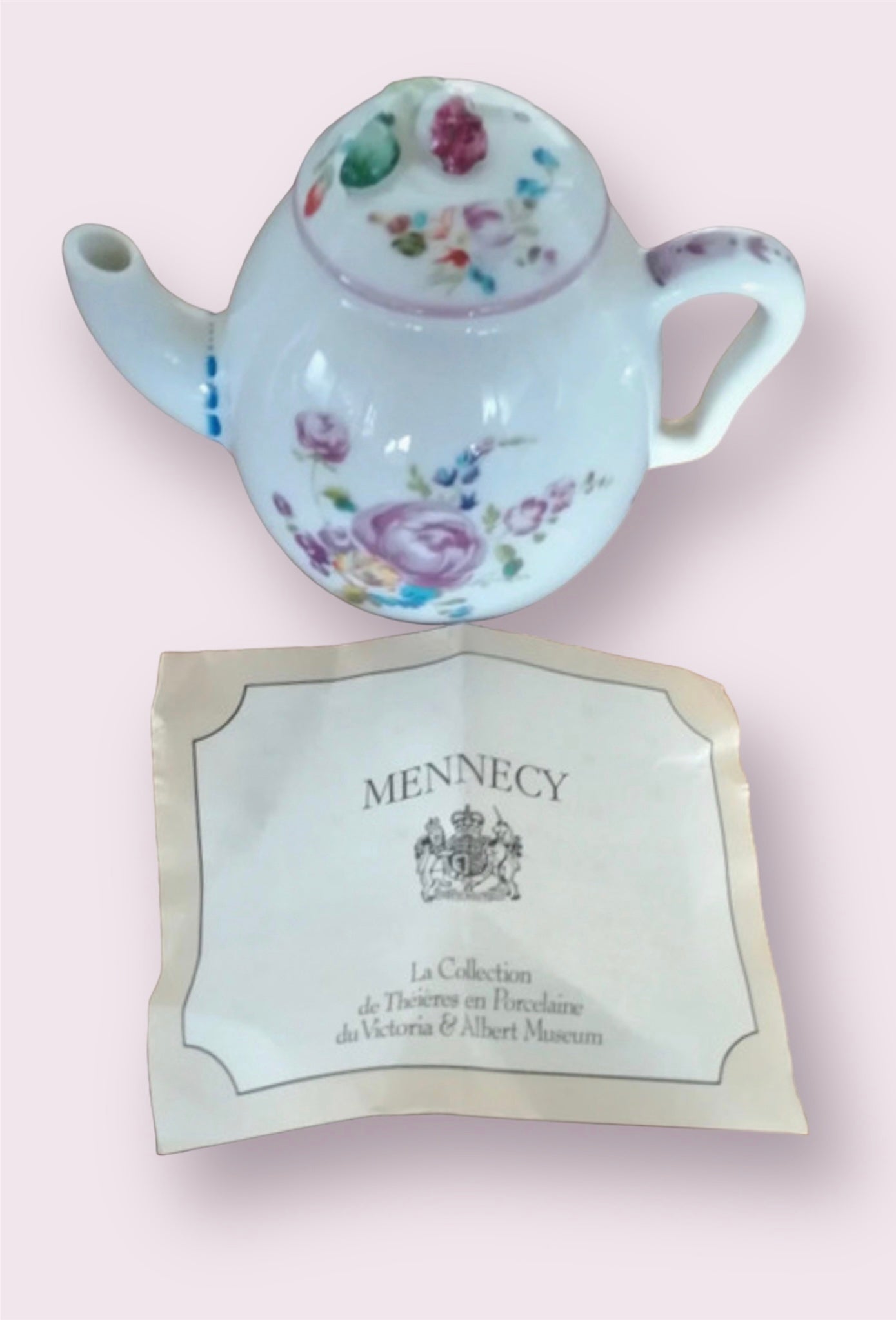 Small teapot Mennecy with certificate by Franklin Mint