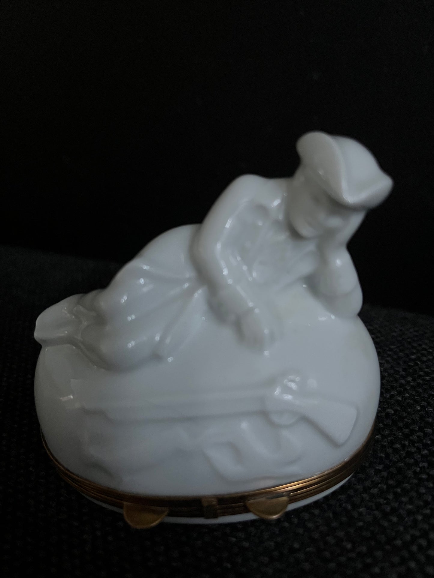 Piotet Limoges France white porselain trincketbox