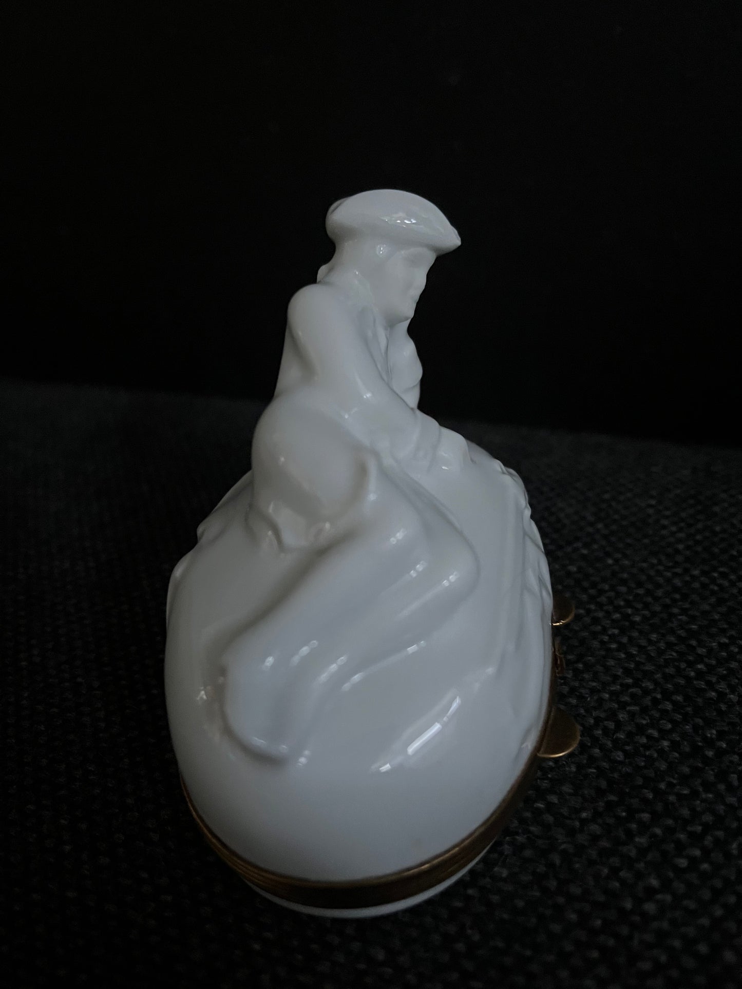 Piotet Limoges France white porselain trincketbox