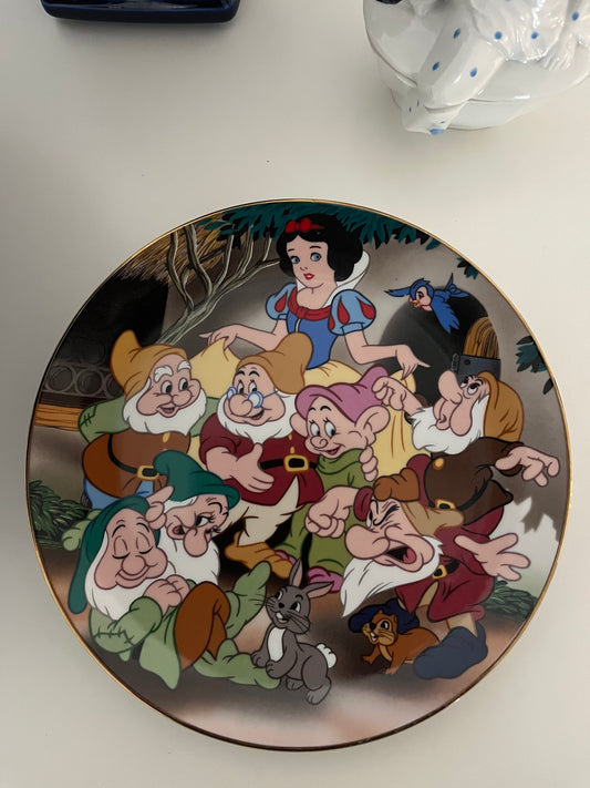 Disney cartoon classics plate snow white seven dwarfs