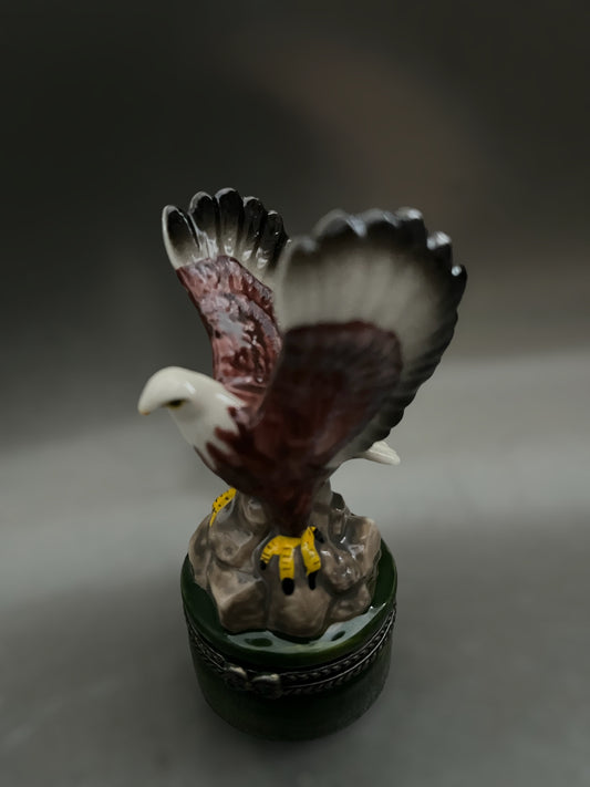 Vintage trincketbox bird spreads wings