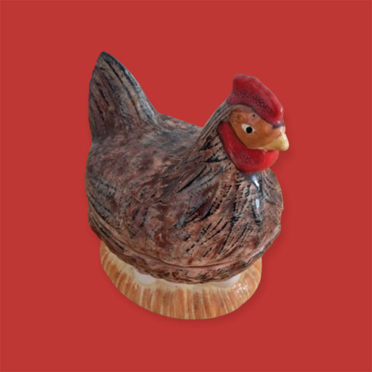 Caugant chicken on egg basket