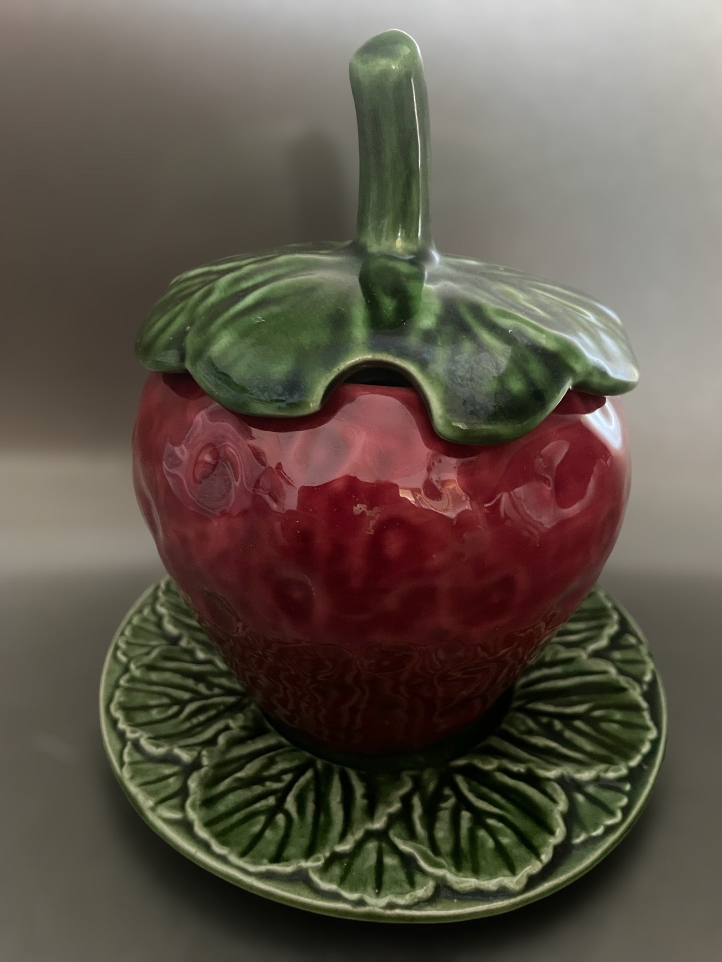 Vintage greenleave strawberry lidded jam jar