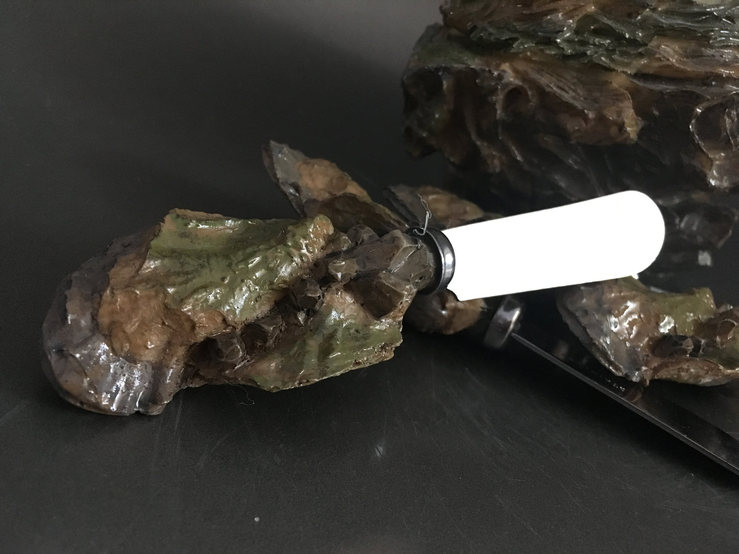 Oyster with knives