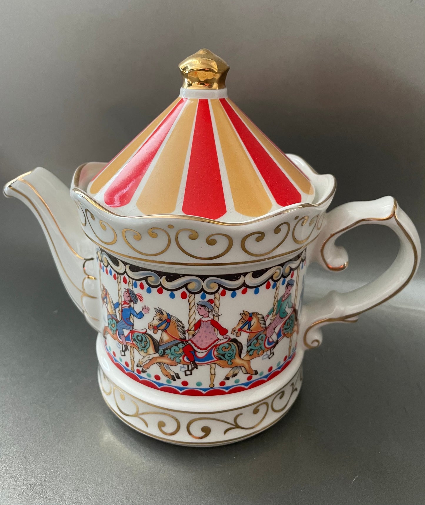 Sadler vintage teapot Caroussel