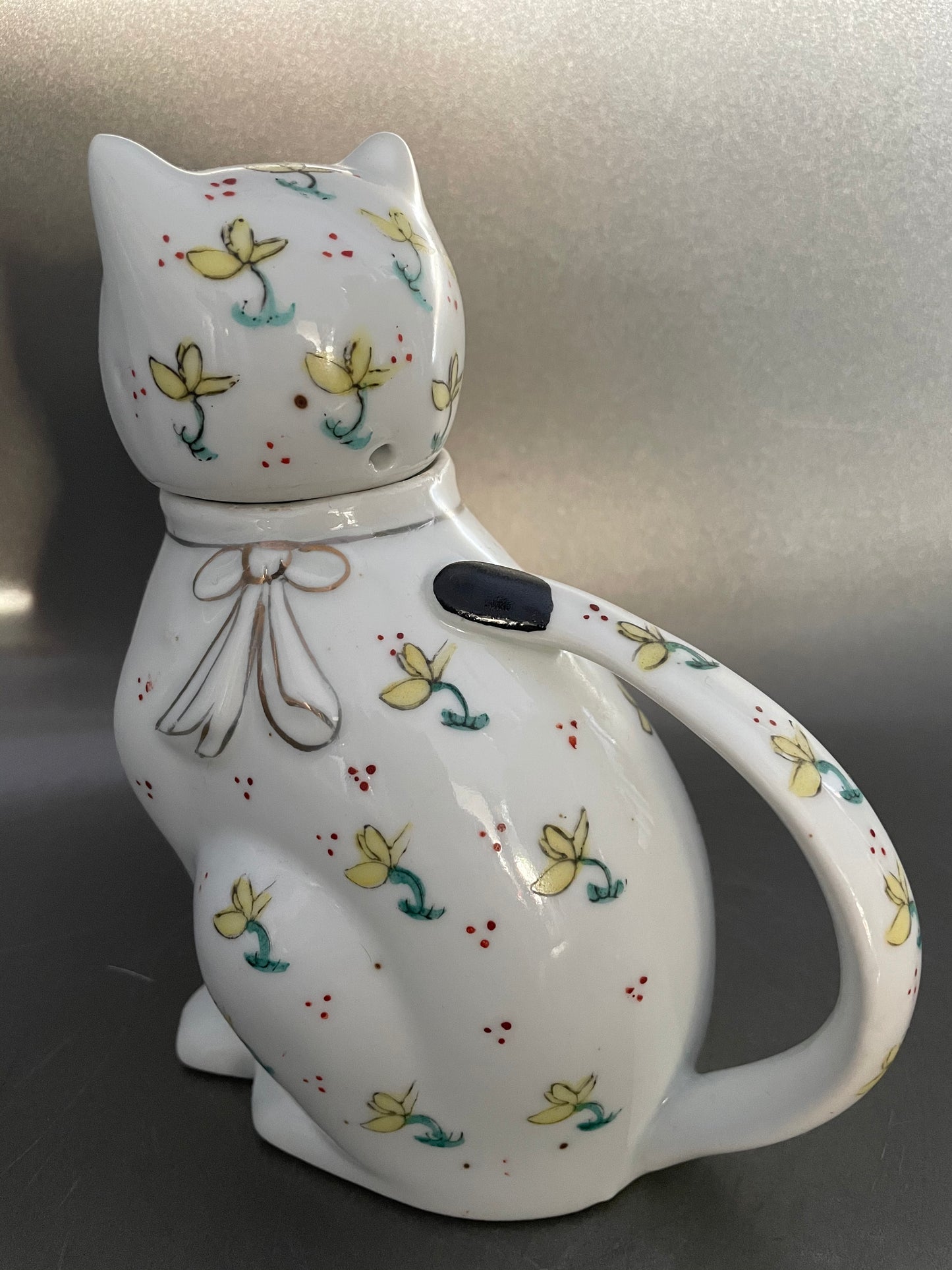 Small teapot cat