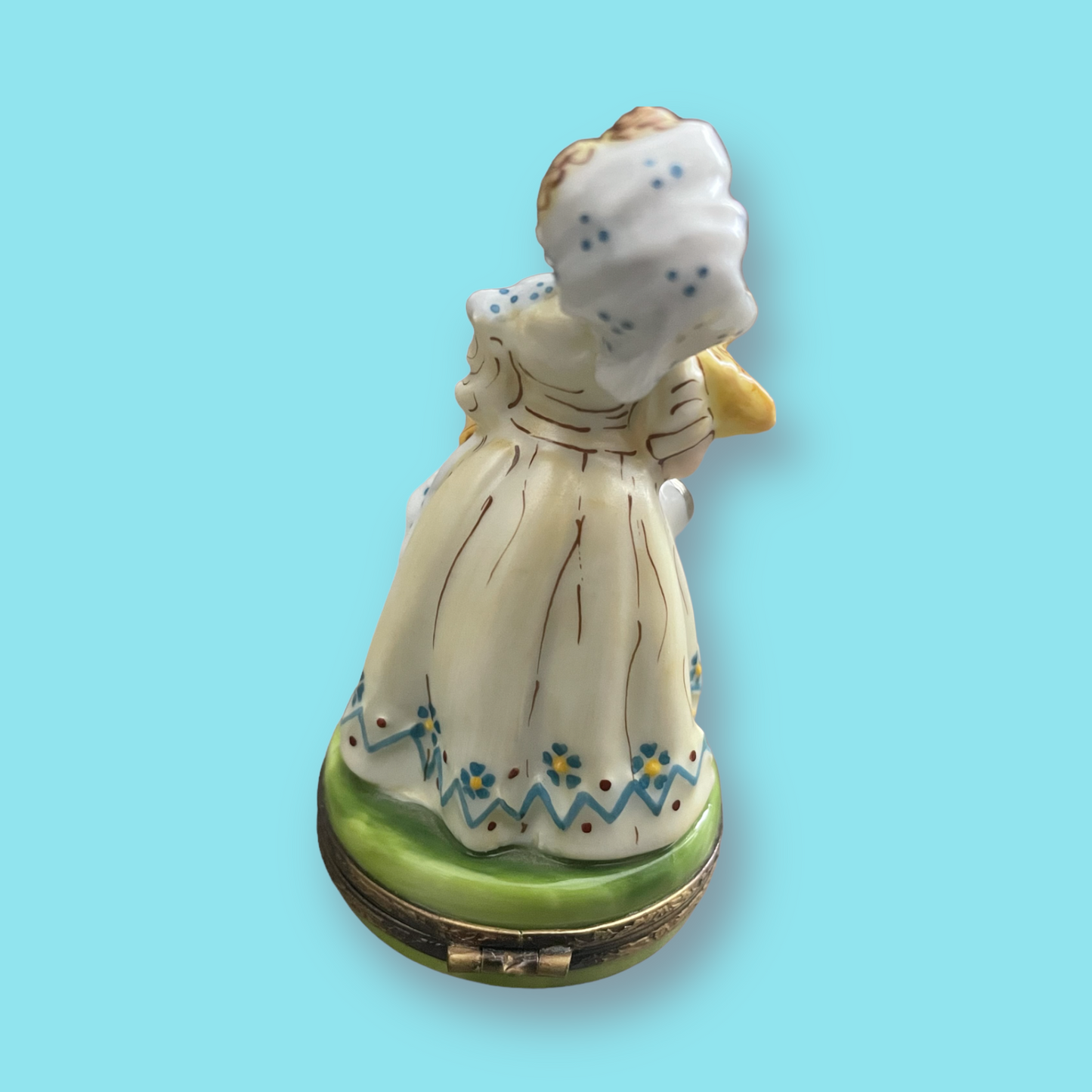 Limoges trincketbox lady with french bread