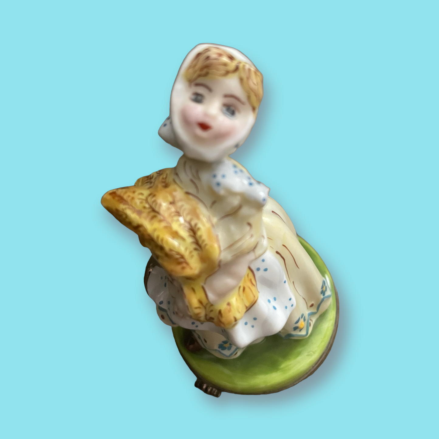 Limoges trincketbox lady with french bread